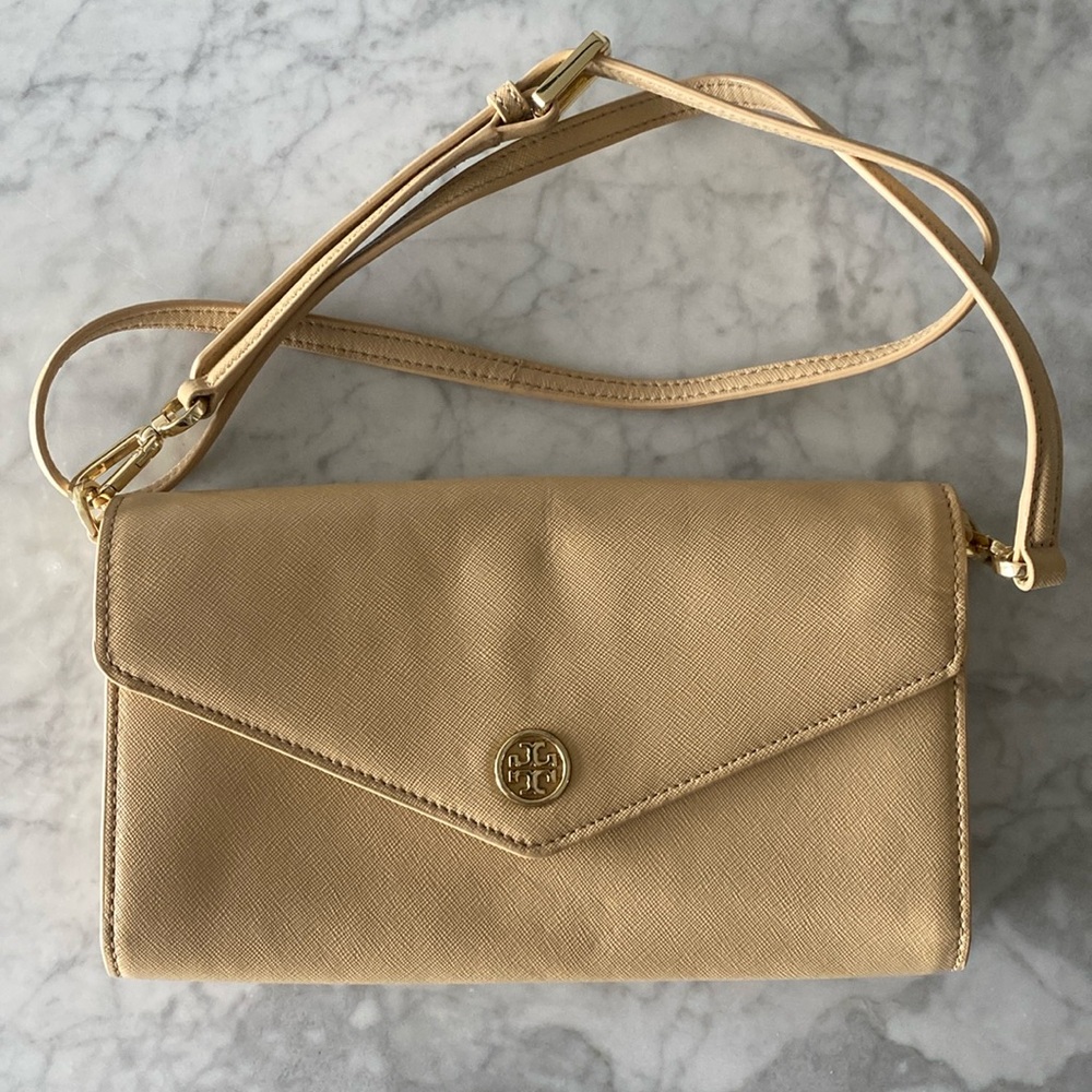 Cream Tory Burch Robinson Expandable Concierge Wallet
